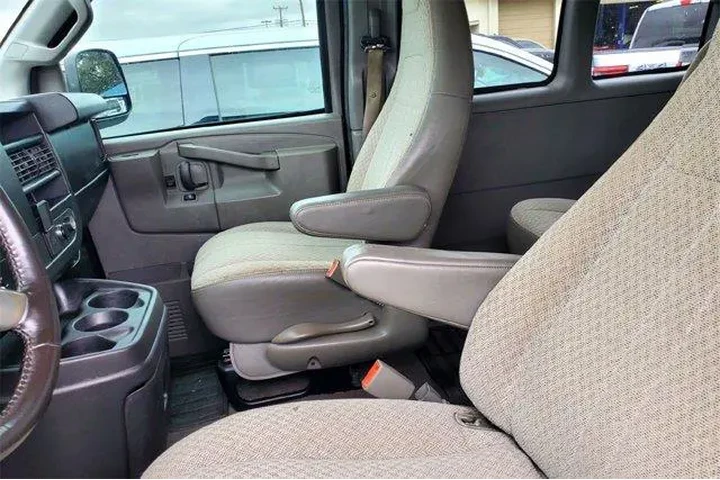 $16035 : Chevrolet Express 2017 LT 25 image 9