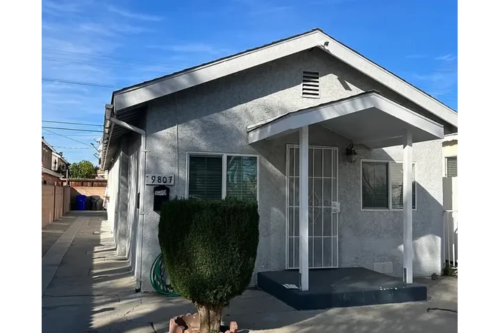 $1550 : South Gate! This house feature image 1