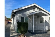 South Gate! This house feature en Los Angeles