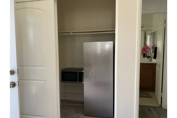 $1000 : Se Renta Cuarto y baño image 5