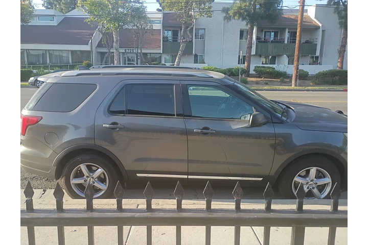 $6000 : Ford explorer 2018 image 2