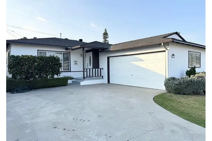 $2050 : 🎗️Move-In Ready🚧 image 2