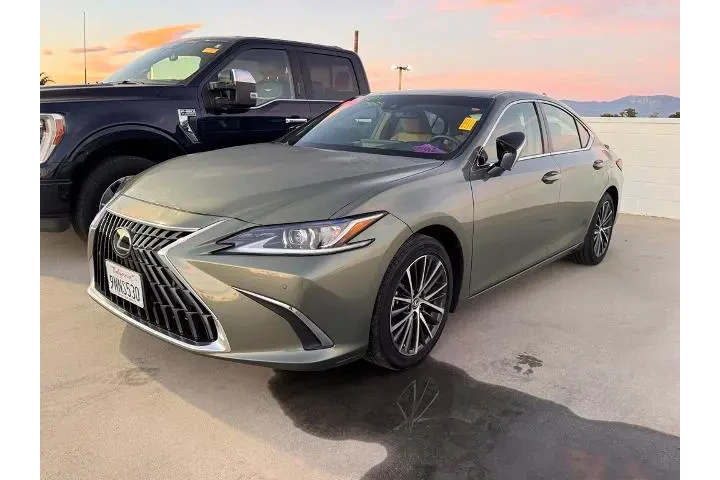 $37991 : Lexus ES 300h 2024 4dr Sedan image 3