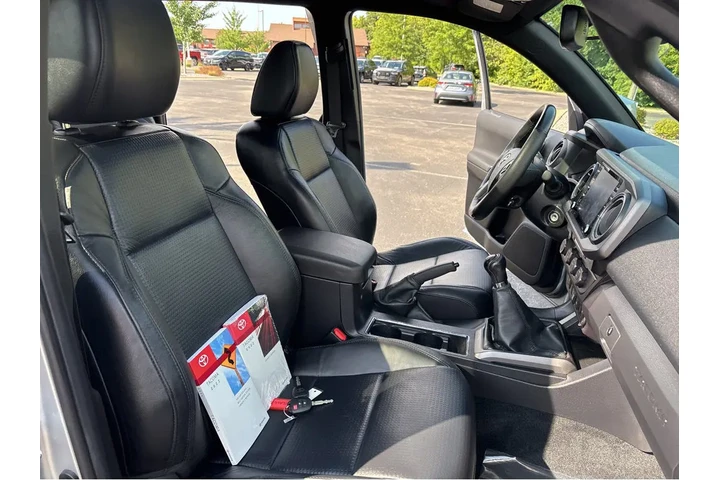 $41989 : Gold Certified2022 Tacoma TRD image 5