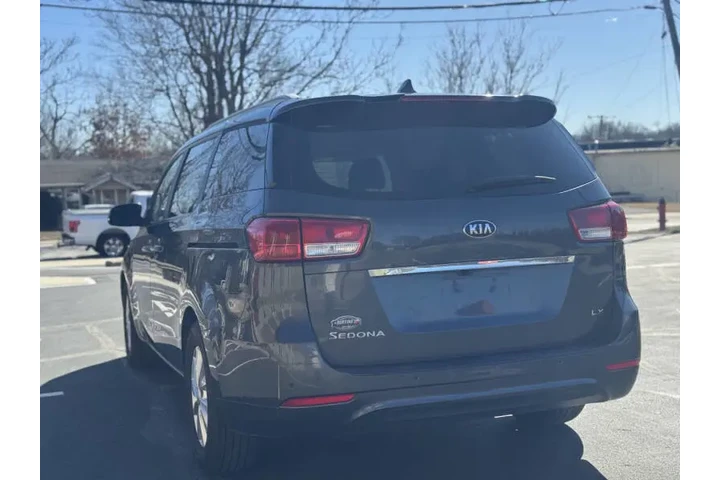 $7999 : 2017 Sedona LX image 7