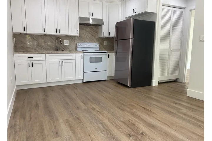 $1000 : Newly built Spanish-style Home image 6