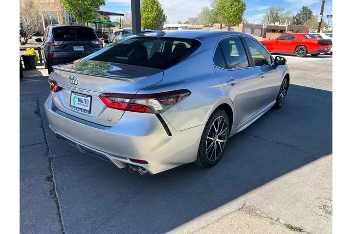 2023 Camry SE image 5
