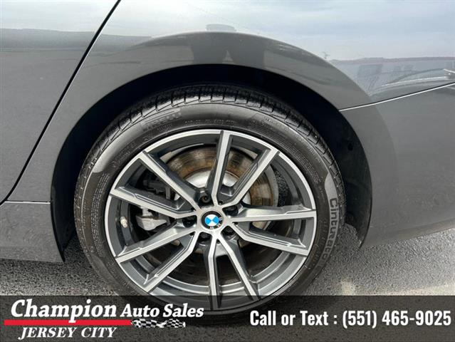 Used 2020 3 Series 330i xDriv image 10