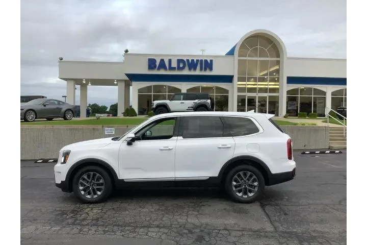 $36950 : Kia Telluride 2023 AWD LX 4d image 4