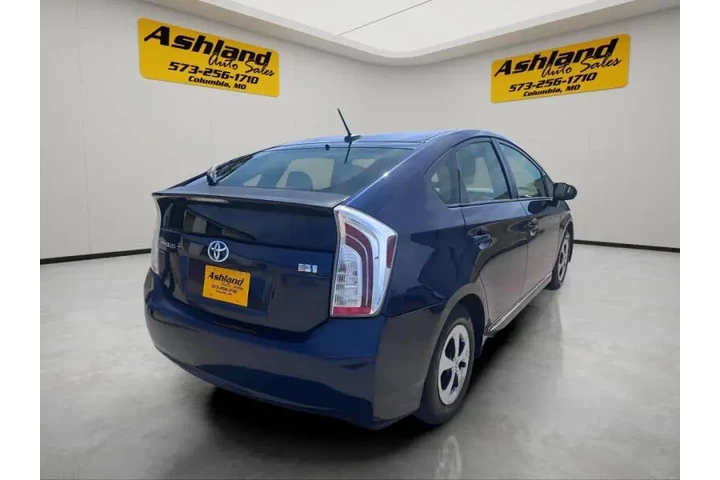 $7900 : 2012 Prius Four image 6