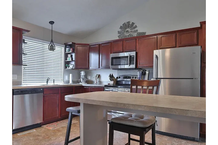 $1350 : Modern 3-Bedroom Home for Rent image 3