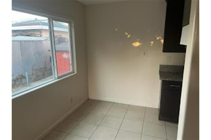 $2300 : LYNWOOD APARTAMENTO image 3