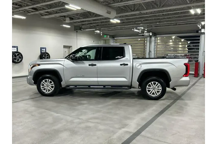 $39515 : Toyota Tundra 2022 4x4 SR5 4 image 2
