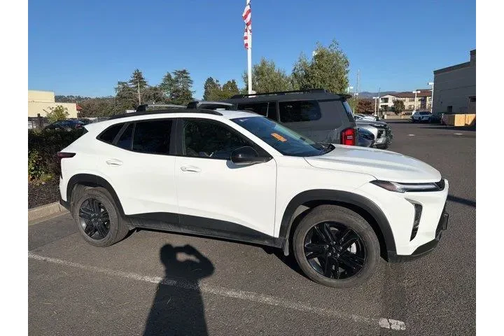 $22790 : Chevrolet Trax 2024 ACTIV 4d image 2