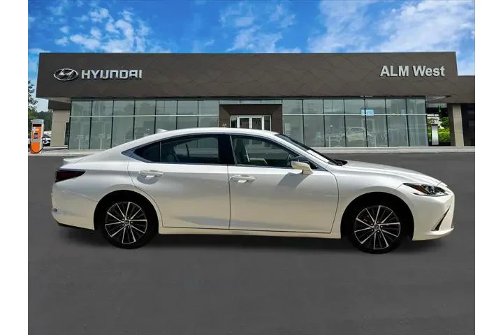 $37820 : Lexus ES 350 2023 4dr Sedan image 4