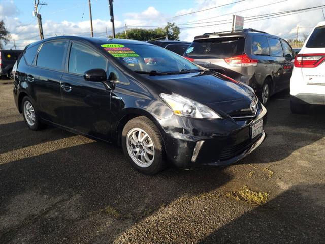 $9999 : 2013 Prius v Three image 8