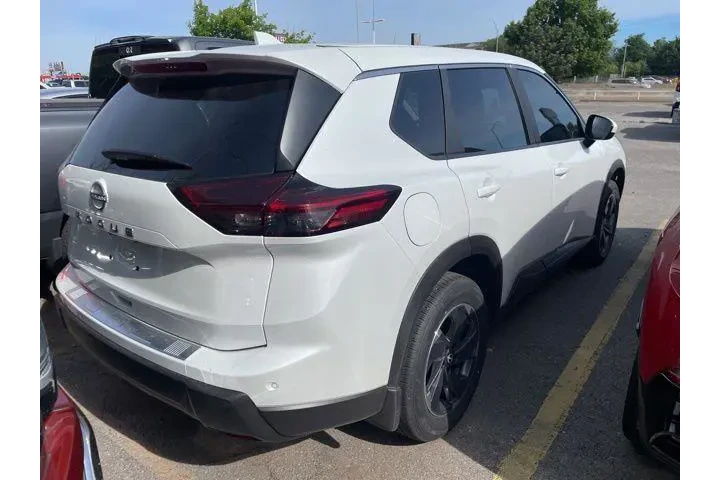 $27995 : Nissan Rogue 2026 SV 4dr Cro image 6