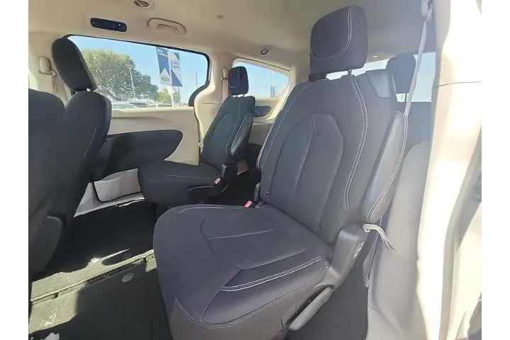 $20998 : Chrysler Voyager 2023 LX 4dr image 8