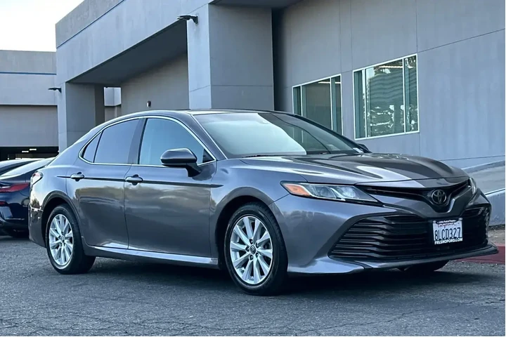 $17000 : Toyota Camry 2019 SE 4dr Sed image 9