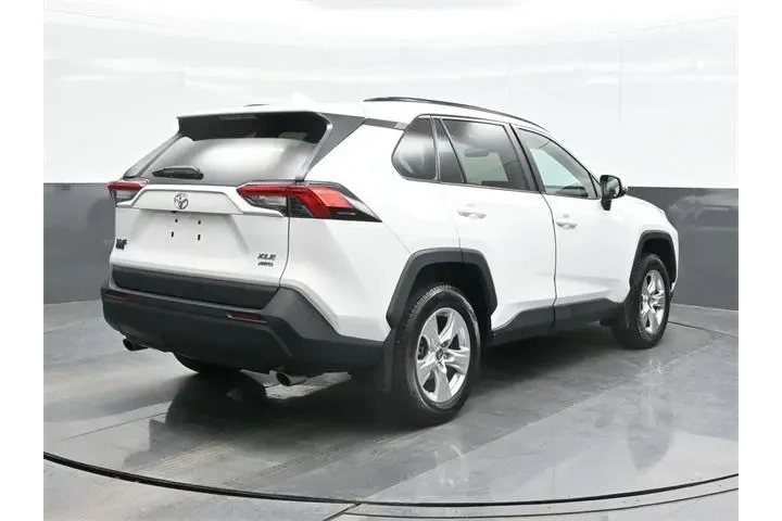 $25244 : Toyota RAV4 2021 AWD XLE 4dr image 9