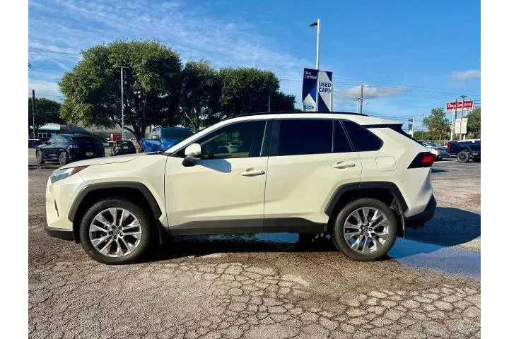 $29773 : Toyota RAV4 2022 XLE Premium image 6