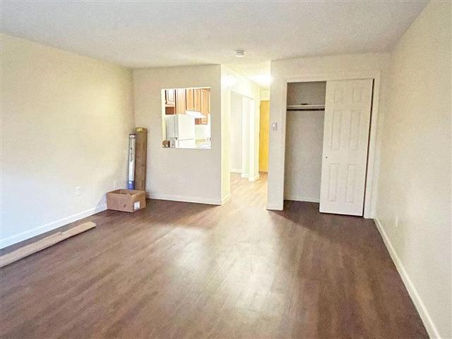 $1350 : Single en Lynwood image 2