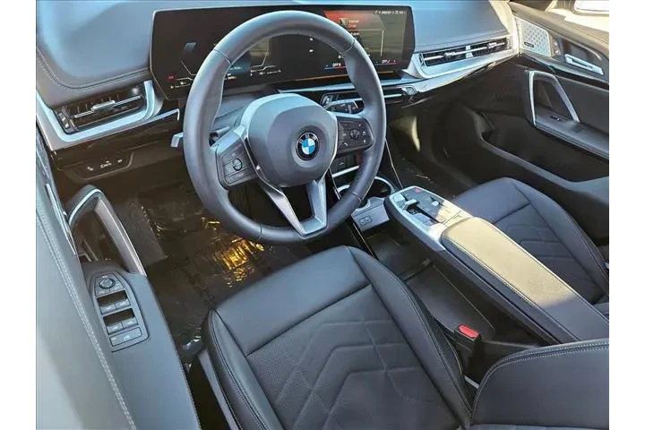 $33777 : BMW X1 2025 AWD xDrive28i 4d image 10