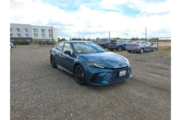 $39900 : Toyota Camry 2025 SE 4dr Sed image 1