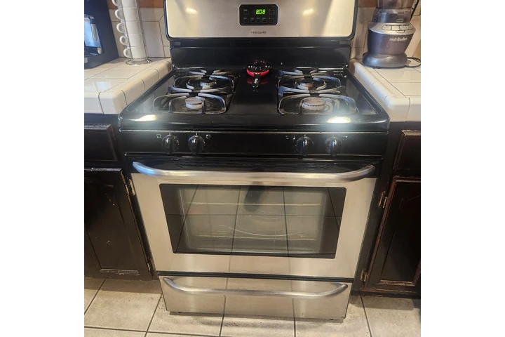 $300 : Estufa frigidaire image 1