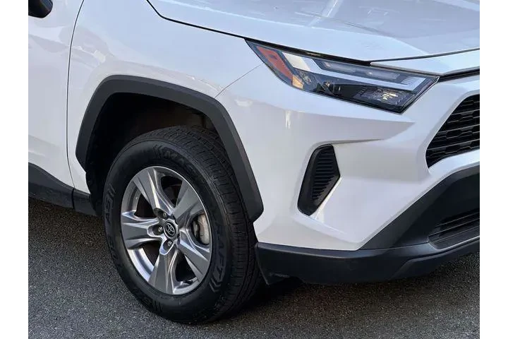 $23995 : Toyota RAV4 2023 XLE 4dr SUV image 10