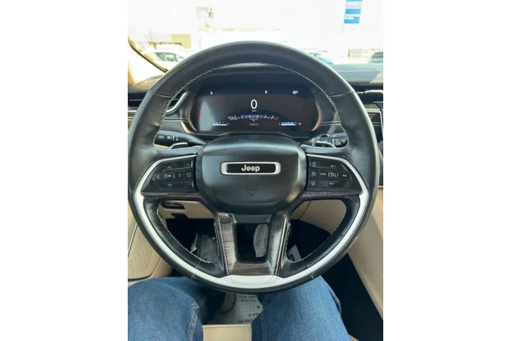 $28850 : 2021 Grand Cherokee L Limited image 10