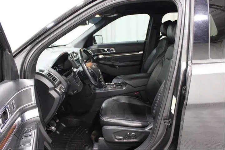 $17982 : Ford Explorer 2017 Limited 4 image 4