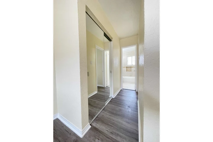 $2100 : 2100 image 4