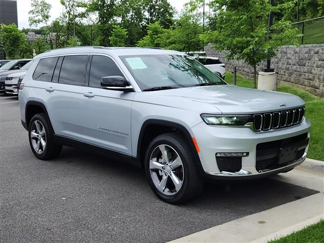 $38928 : 2021 Grand Cherokee L Limited image 10