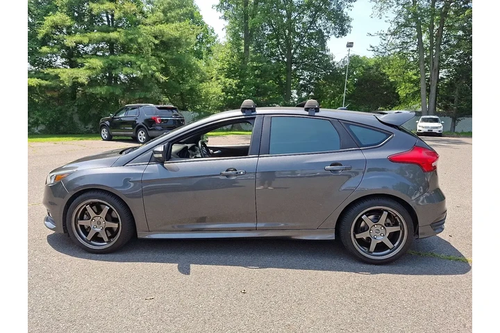 $13222 : Ford Focus 2017 ST 4dr Hatch image 4