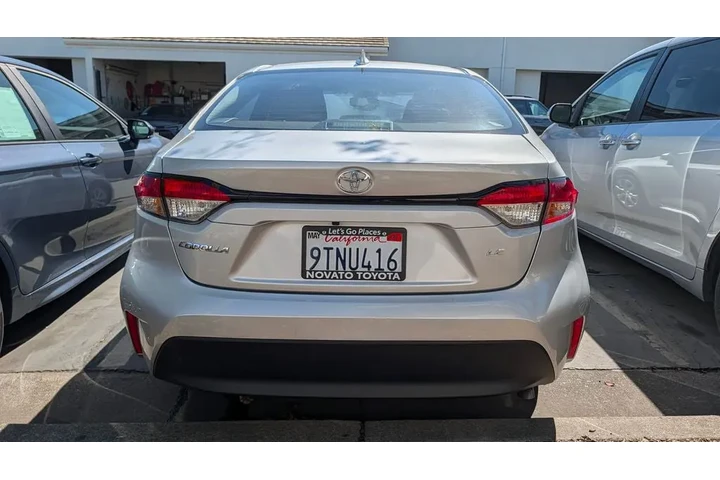$25990 : Gold Certified 2025 Corolla LE image 9