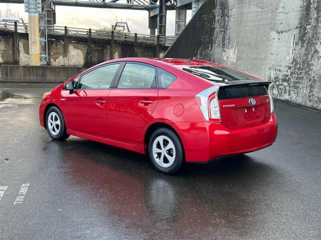 $13988 : 2013 Prius Two image 5