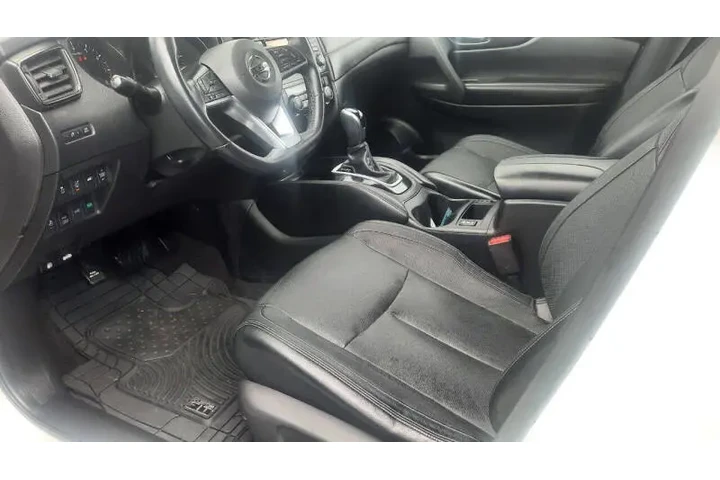 $9995 : 2017 Rogue image 3