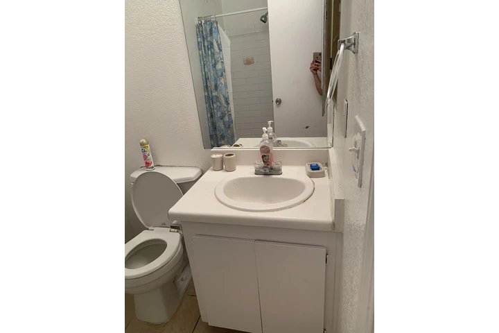 $1150 : CUARTO CON BAÑO EN RENTA image 4