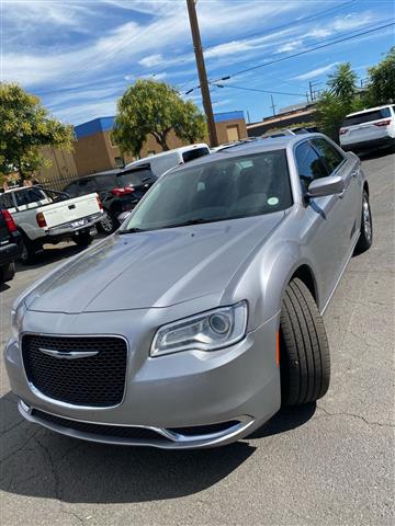 $15488 : 2017 300 Limited, AWD, V6 POW image 2