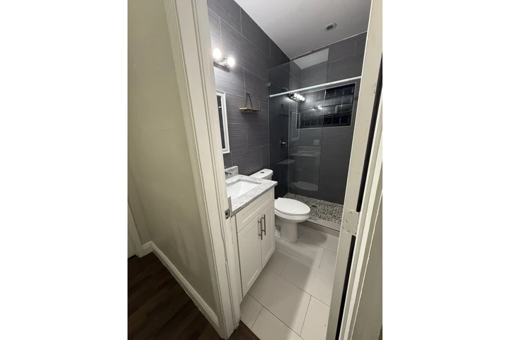 $1500 : Efficiency north Miami image 5