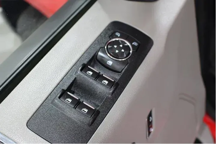 $25982 : Ford F-150 2019 4x4 XLT 4dr image 3
