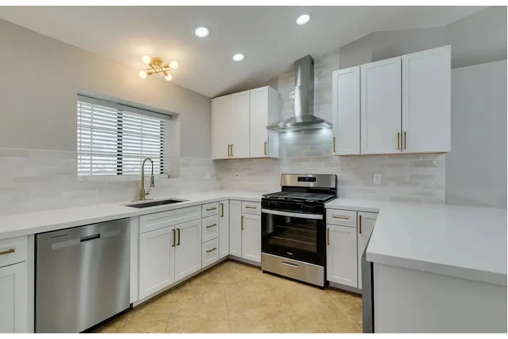 $850 : Lovely home for rent image 2