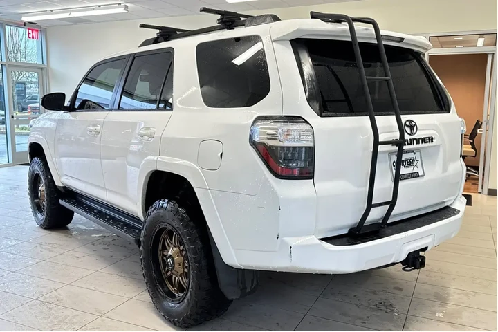 $23455 : Toyota 4Runner 2014 4x4 SR5 image 5