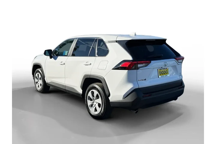$26843 : Toyota RAV4 2024 AWD LE 4dr image 3