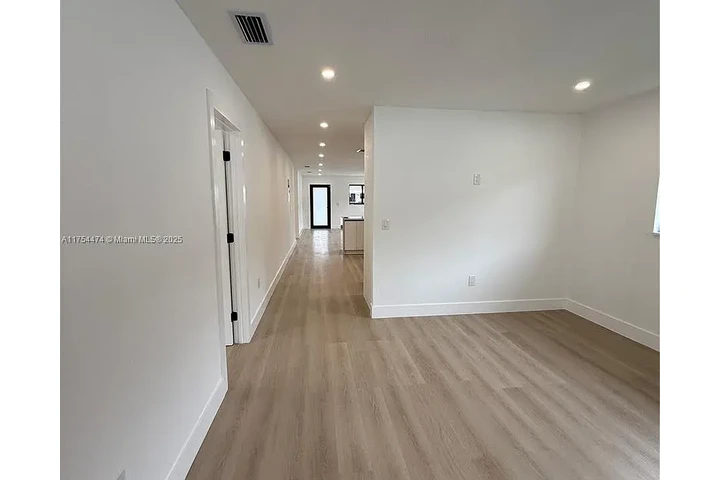 $220000 : Hermosa casa en venta florida image 5