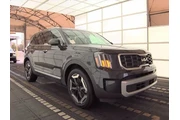 $32690 : Kia Telluride 2025 S 4dr SUV thumbnail