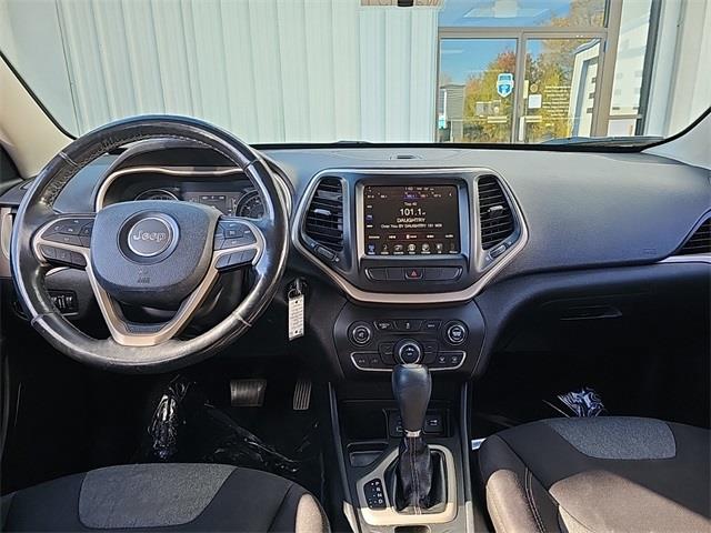 $8995 : Pre-Owned 2014 Cherokee Latit image 5