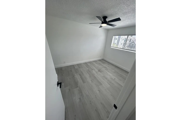 $2395 : **APARTAMENTO REMODELADO ** image 7