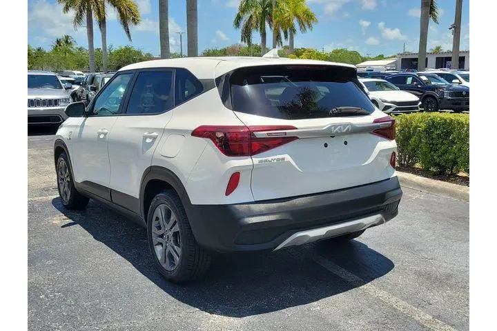 $17790 : Kia Seltos 2023 AWD LX 4dr S image 4